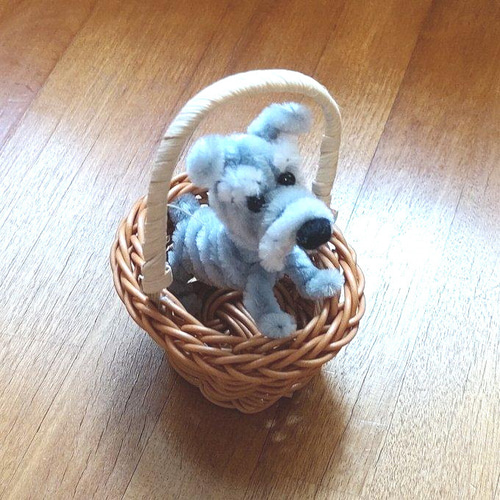 モールアート ミニチュア【犬】モールで作ったカゴに入った