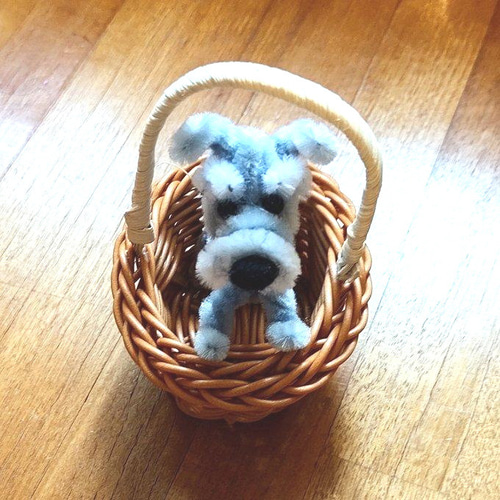 モールアート ミニチュア【犬】モールで作ったカゴに入った