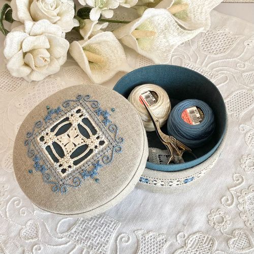 A38 プントアンティーコ 刺繍 ラウンドボックス ブルー