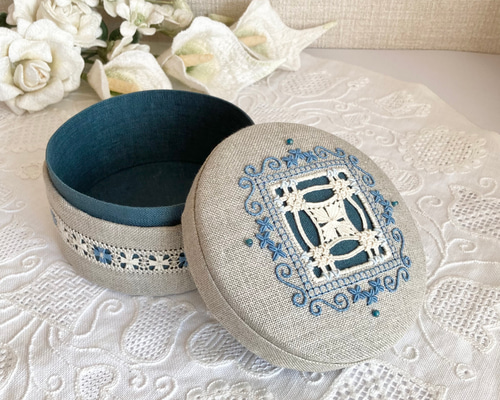 受注】A38 プントアンティーコ 刺繍 ラウンドボックス ブルー