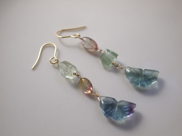 フローライトの蝶＊トルマリンのピアス ピアス（フック・チェーン