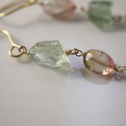 フローライトの蝶＊トルマリンのピアス ピアス（フック・チェーン