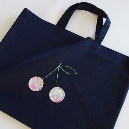 レッスンバッグ さくらんぼ 刺繍 ネイビー リバティ チェリー レッスンバッグ さくらんぼ 刺繍 ネイビー リバティ チェリー