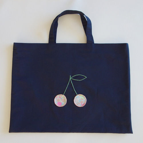 レッスンバッグ さくらんぼ 刺繍 ネイビー リバティ チェリー レッスンバッグ さくらんぼ 刺繍 ネイビー リバティ チェリー