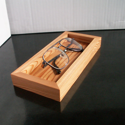 ●屋久杉　無垢　木製　メガネ置きトレイ　ペントレイ　小物置き　K２３５ 1枚目の画像