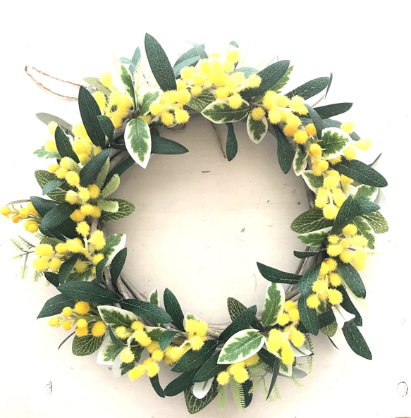 ミモザが主役のオリーブリース』 リース フィオルッタ 通販｜Creema  