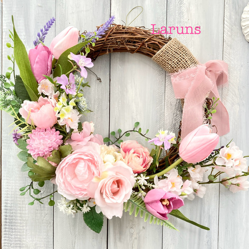 春らしいお花のリース ライトピンクラナンキュラスとローズとパープル