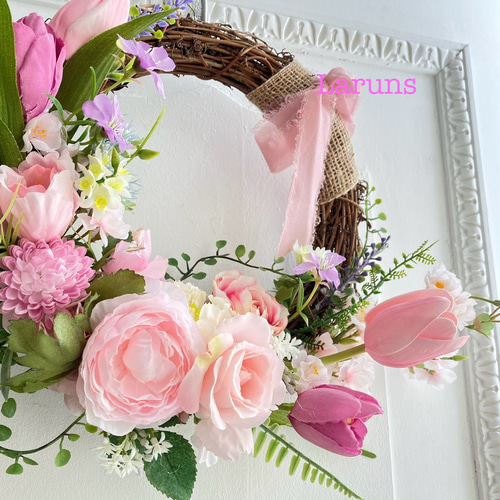 春らしいお花のリース ライトピンクラナンキュラスとローズとパープル