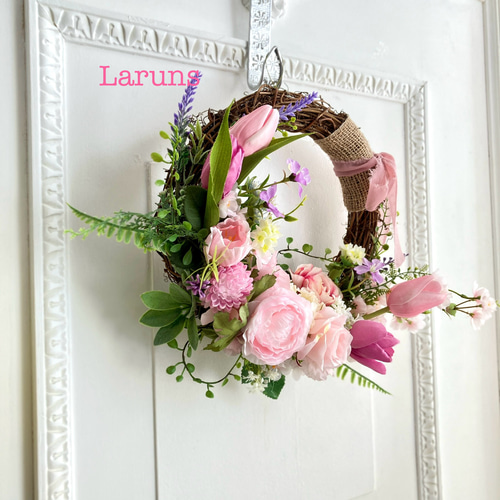 春らしいお花のリース ライトピンクラナンキュラスとローズとパープル