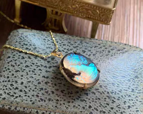 アンティーク ラピスラズリ小鳥と果実のカメオペンダントトップ/チャーム アンティーク ラピスラズリ小鳥と果実のカメオペンダントトップ