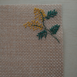 ミモザの花の手刺繍ランチョンマット 4枚目の画像