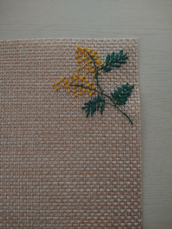 ミモザの花の手刺繍ランチョンマット 4枚目の画像