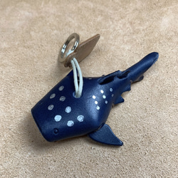 海洋生物-鯨鯊-真皮植鞣 皮革鑰匙圈 吊飾 動物造型 第2張的照片