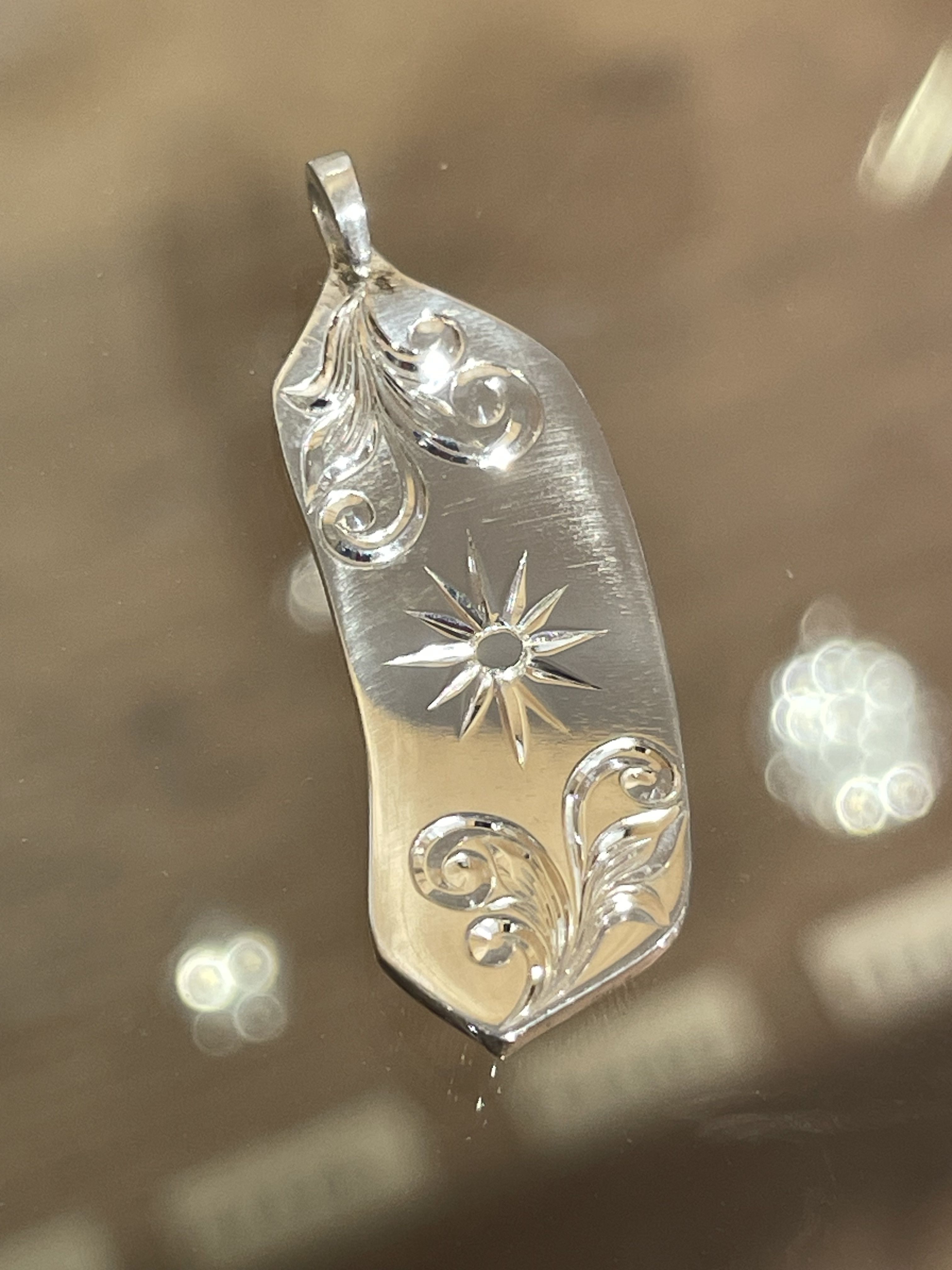 フェザーペンダントトップ　シルバー