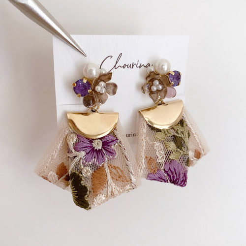 1667 新作*1点もの*シルバー花*インド刺繍リボン*じゃらじゃらピアス purple flower & インド刺繍リボン イヤリング／ピアス