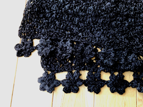 優しい手触り　ショール(朔乃花  黒)               Gentle touch shawl (black) 2枚目の画像