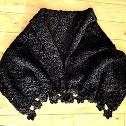 優しい手触り　ショール(朔乃花  黒)               Gentle touch shawl (black) 4枚目の画像