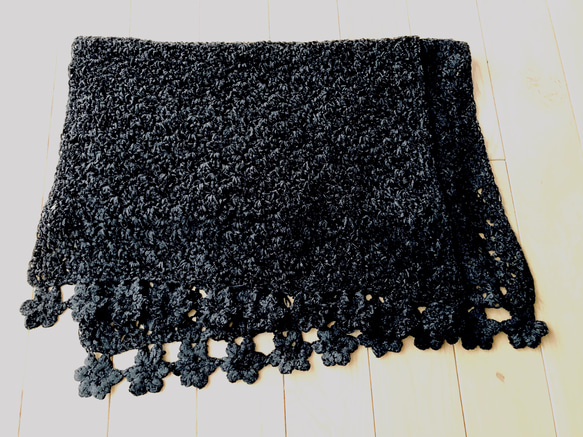 優しい手触り　ショール(朔乃花  黒)               Gentle touch shawl (black) 1枚目の画像