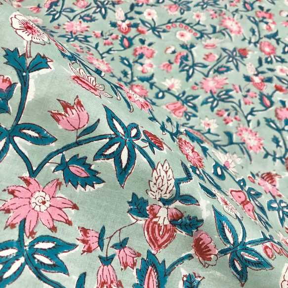 【50cm單位】暗淡淺藍色粉紅色花朵印度手工塊印花布料棉質 第5張的照片