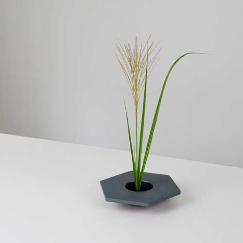 MYK：KENZAN - rei【瓦】【花瓶】【花器】【フラワーベース】【剣山