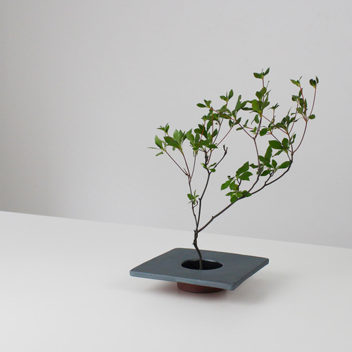 MYK：KENZAN - rei【瓦】【花瓶】【花器】【フラワーベース】【剣山