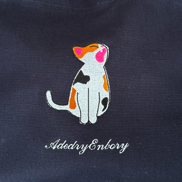 【送料無料】あくび猫のワンポイント刺繍  内ポケット付き キャンバス サコッシュ＜ネイビー＞ 2枚目の画像