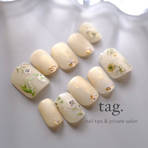 ■専用ページ【春さま】オーダーネイルチップ4点 White Garden Flower/ネイルチップ 花柄 ベージュ 春ネイル 卒園式