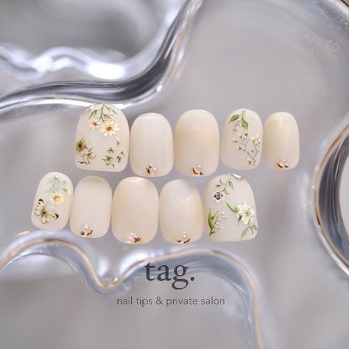 White Garden Flower/ネイルチップ 花柄 ベージュ 春ネイル 卒園式
