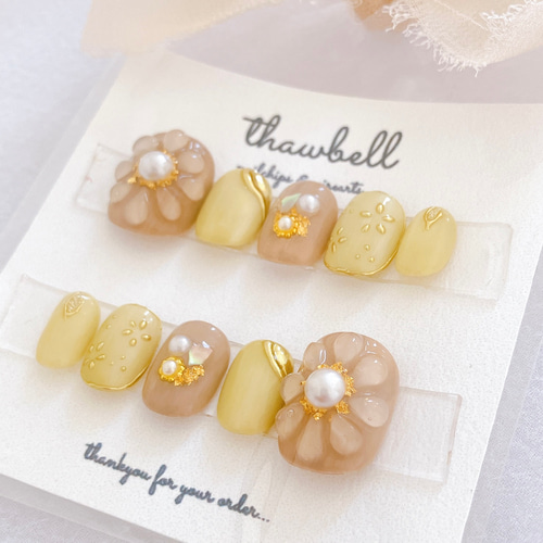 ネイルチップ ぷっくりフラワー グレイッシュイエロー ネイルチップ  