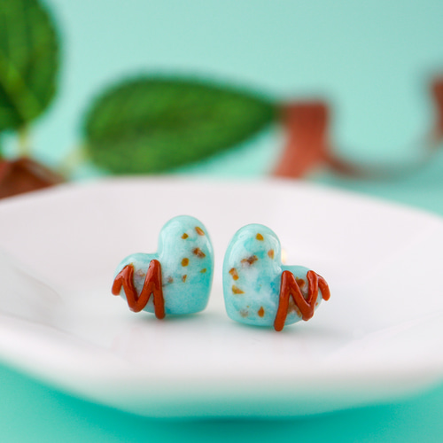 ダーク》ガラスのハートチョコ ピアス イヤリング フェイクスイーツ