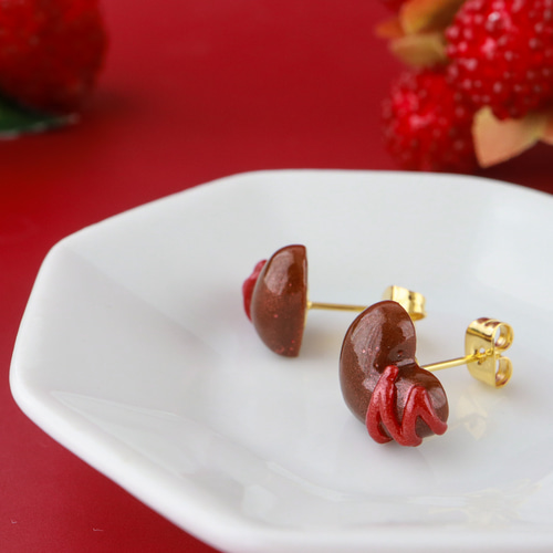 ダーク》ガラスのハートチョコ ピアス イヤリング フェイクスイーツ