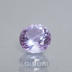 ネオジム着色　LEDによって色々変わります　特殊なガラス　アレキサンドリウム 4.91ct 2枚目の画像