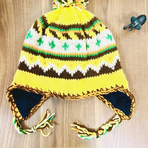 perverze 耳あて付きニット帽 グレー・緑・黄色 perverze 耳あて付きニット帽 グレー・緑・黄色