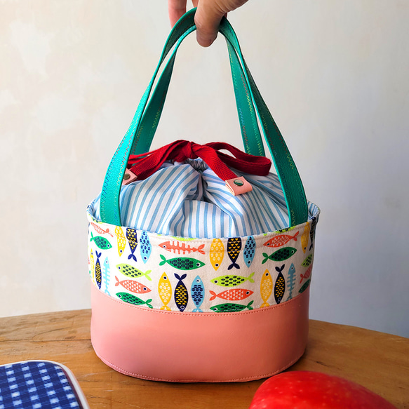【北欧風・リトルフィッシュ】洗える保冷お食事バッグ、ピクニックバッグ、繰り返し使えるバッグ、ランチバッグ 1枚目の画像