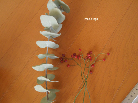 ドライフラワー　ユーカリ 　アジサイ 　シロタエギク　ノイバラの実　シャビー　アンティーク　花材　材料 4枚目の画像