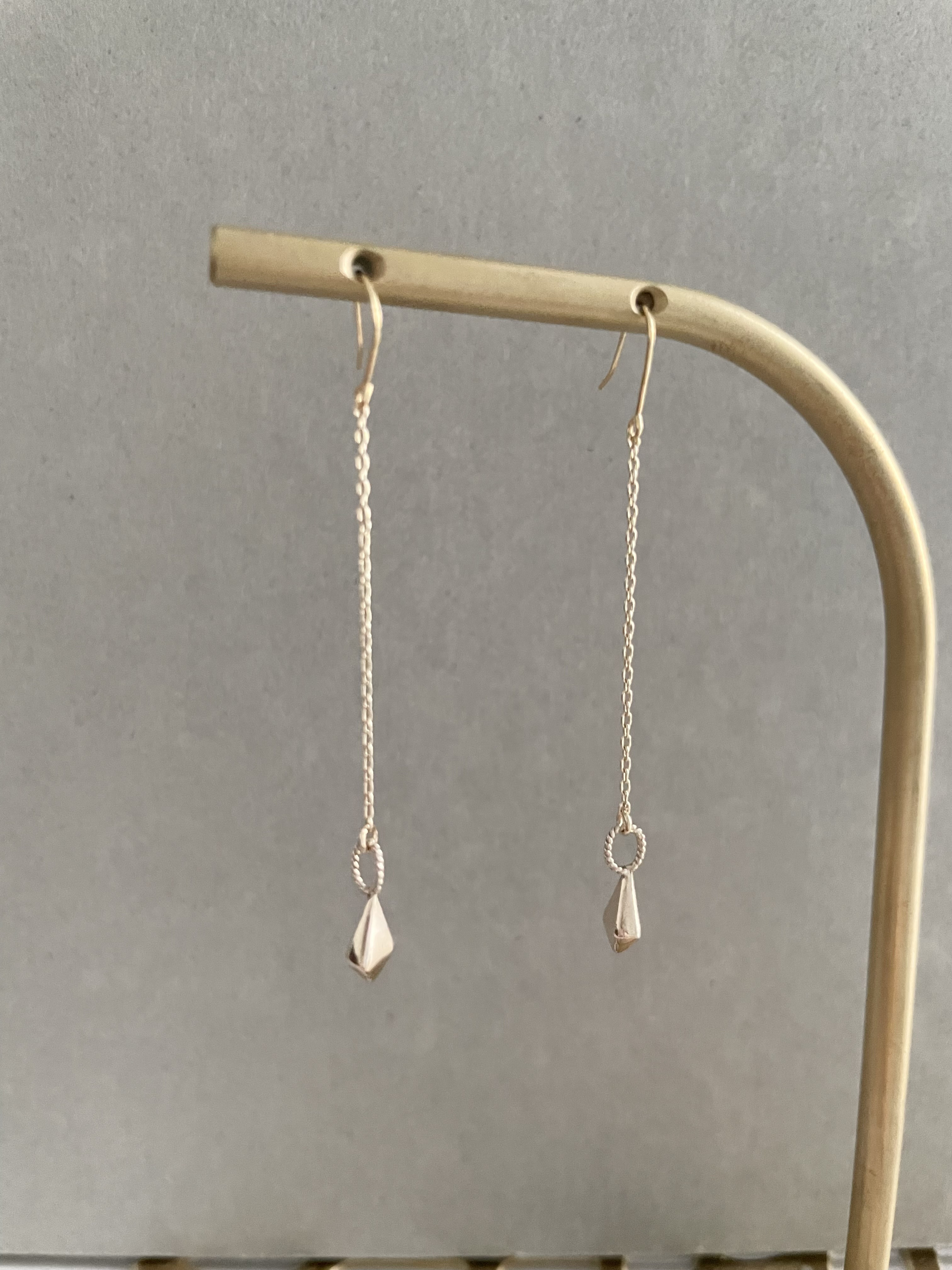 ダイヤカットピアス