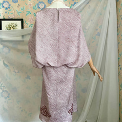 着物リメイク　総絞り　ダークなピンク　ケープスリーブドレス　ハンドメイド 7枚目の画像