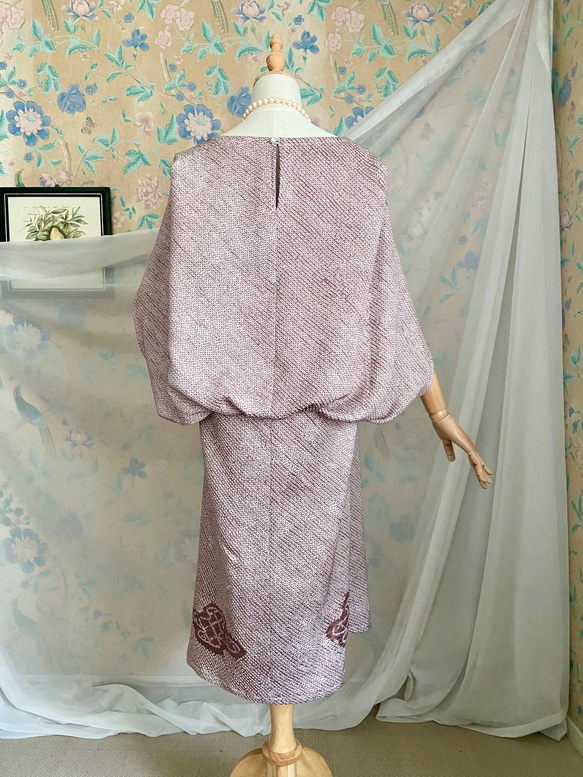 着物リメイク　総絞り　ダークなピンク　ケープスリーブドレス　ハンドメイド 7枚目の画像