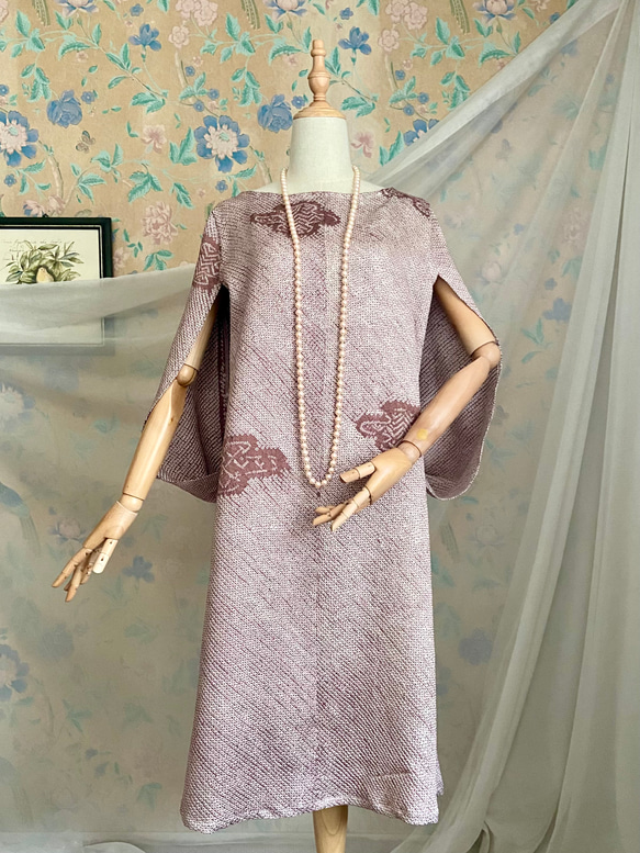 正絹 濃紺 扇絞り 着物リメイクケープドレス 正絹 濃紺 扇絞り 着物リメイクケープドレス 着物ドレス 青 付け