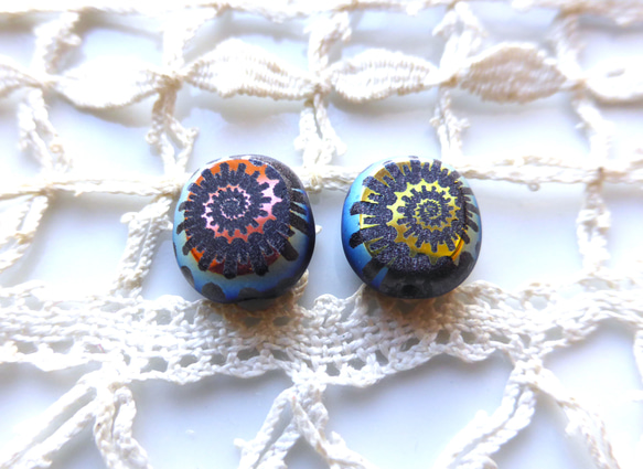 テーブルカット＆プリント　チェコビーズCzech Glass Beads2個 1枚目の画像