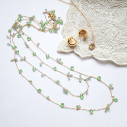 宝石質 ツァボライト (グリーンガーネット) × 宝石質 エメラルド × 14kgf の ロングネックレス　103cm 1枚目の画像