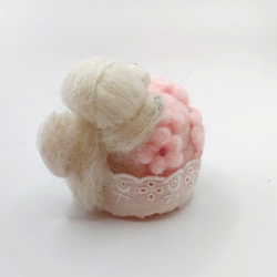 [春色の新作2024]羊毛フェルト　マルチーズと一緒、桜色のピンクッション 5枚目の画像