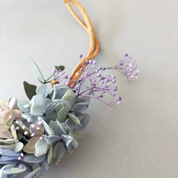 涼しげ紫陽花のハーフリース　青いリース　ふわふわ　紫陽花リース 4枚目の画像
