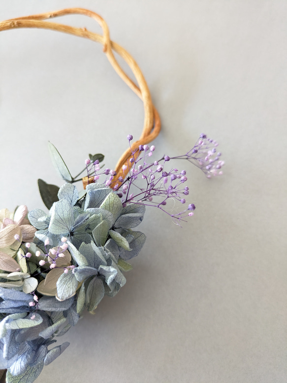 涼しげ紫陽花のハーフリース　青いリース　ふわふわ　紫陽花リース 4枚目の画像
