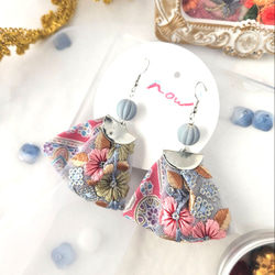 ピンク ブルー シルバー インド刺繍リボン 着物 生地 ピアス イヤリング 残布 アップサイクル ニッケルフリー 1枚目の画像