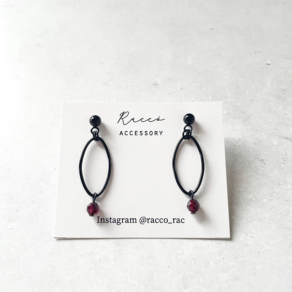 black oval ＋ pierce  (宝石質ガーネット)ステンレスピアス 1枚目の画像