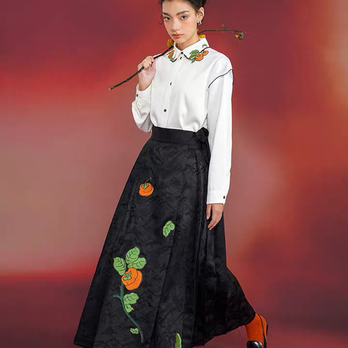 アンティーク調 刺繍襟がアックセント 長袖ブラウス【秋春】白