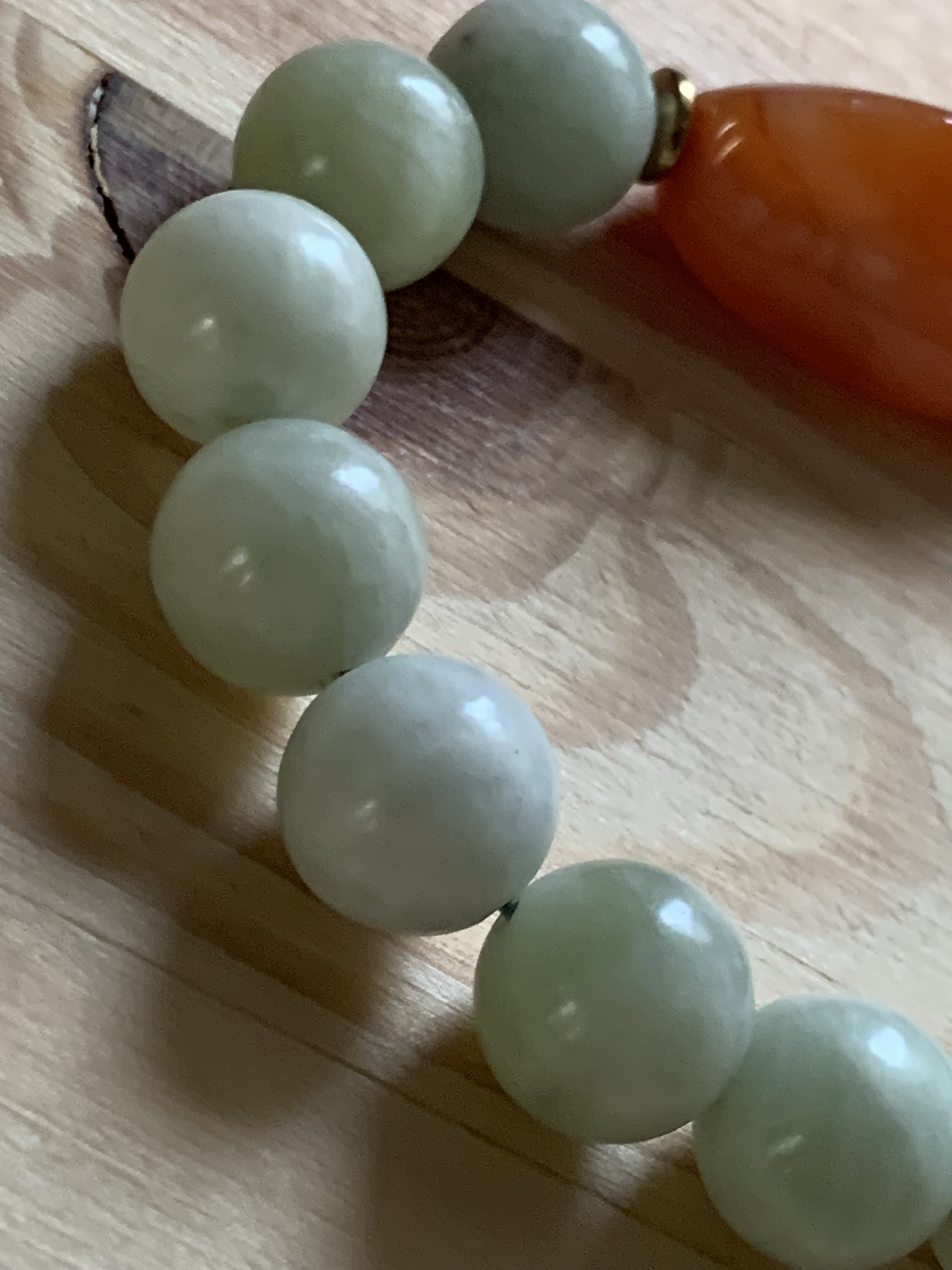 チベタンビンテージ瑪瑙珠と中国ギョクのブレスレット