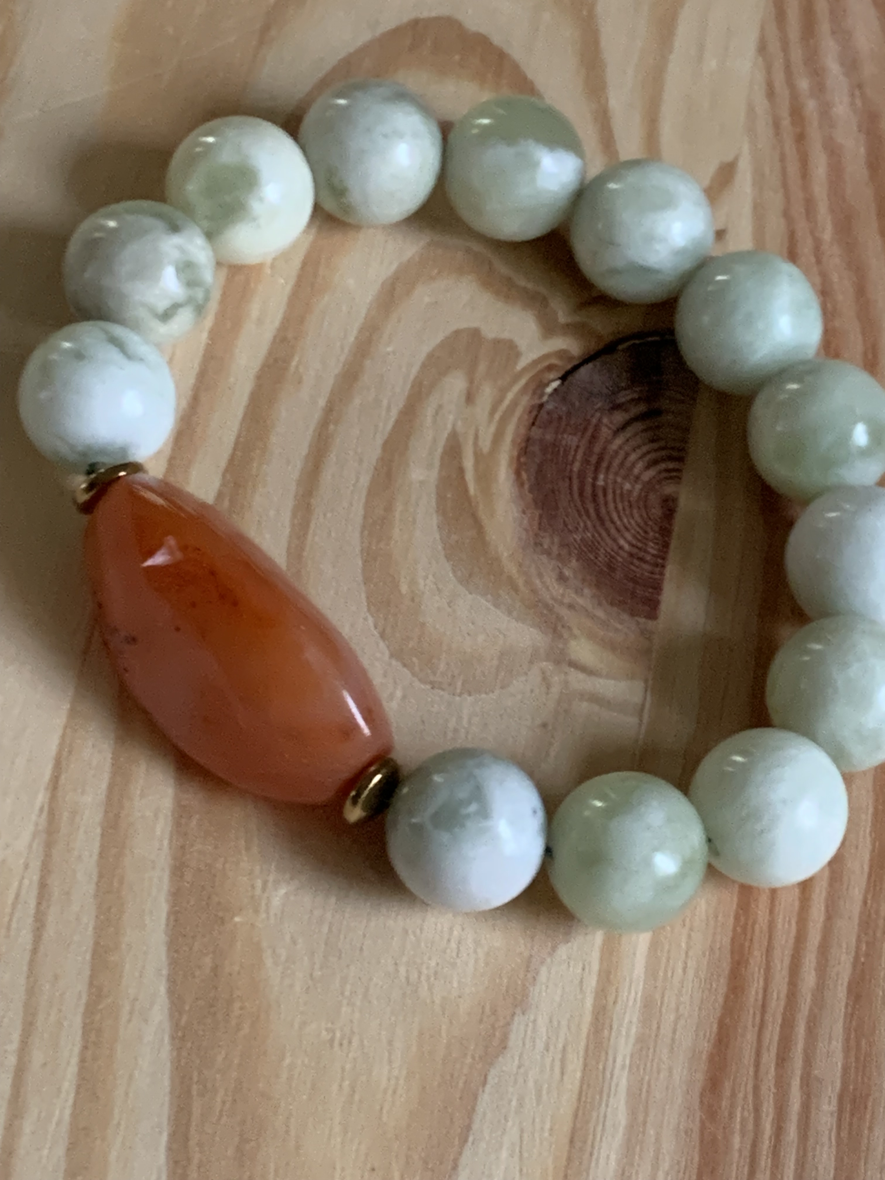 チベタンビンテージ瑪瑙珠と中国ギョクのブレスレット