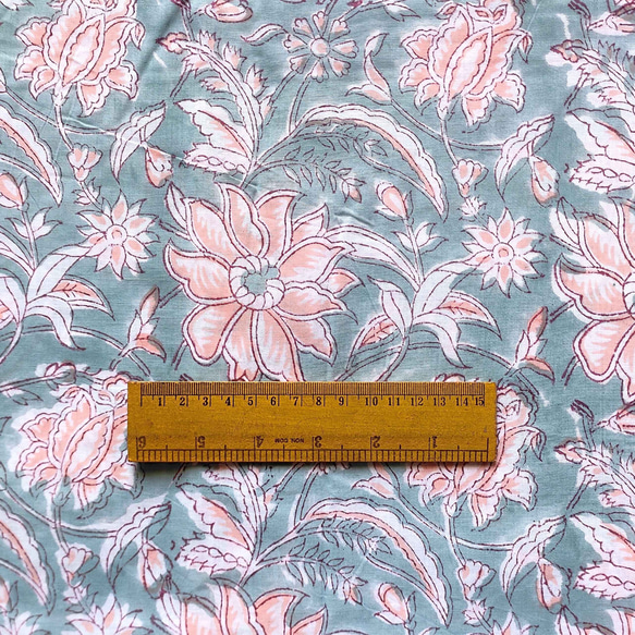 1m単位　ハンドブロックプリント布 　ピンク水色花柄 3枚目の画像